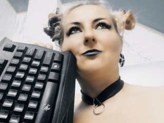 Alter: 42 / Skorpion - Alter: 162 / mollig - Geschlecht: weiblich - Ausrichtung: bisexuell - Haare: blond / mittellang - Piercing: keins - bewebmaster-Alter: C - Hautfarbe: weiss - Augen: braun - Rasur: teilrasiert